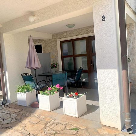 Lovely Apartment In The Groundfloor Zadar Eksteriør bilde
