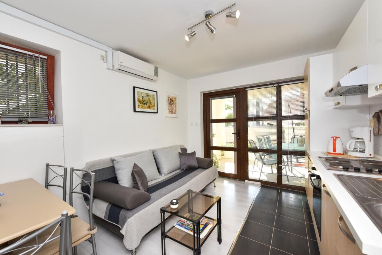 Lovely Apartment In The Groundfloor Zadar Eksteriør bilde